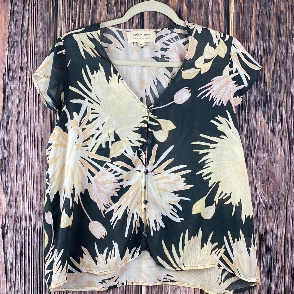 Anthropology Brand ‘Cloth & Stone’ Floral Short Sleeved Blouse- Size Medium